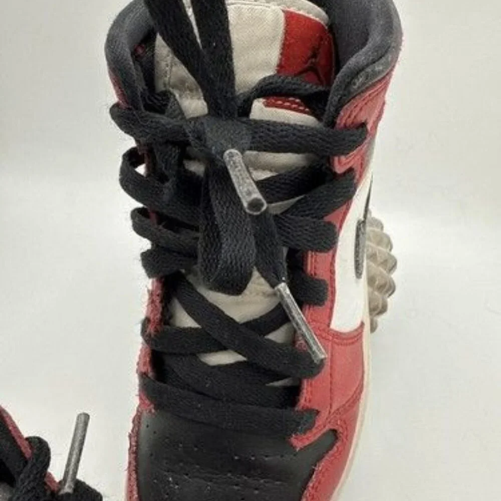 LOOK!!! Nike Air Jordan Retro 1 Mid PS Chicago Black Toe 640734 069 Youth 1.5Y